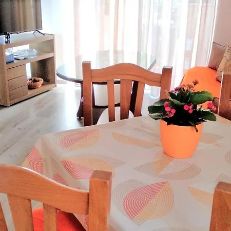 Relax At 2br Oasis In